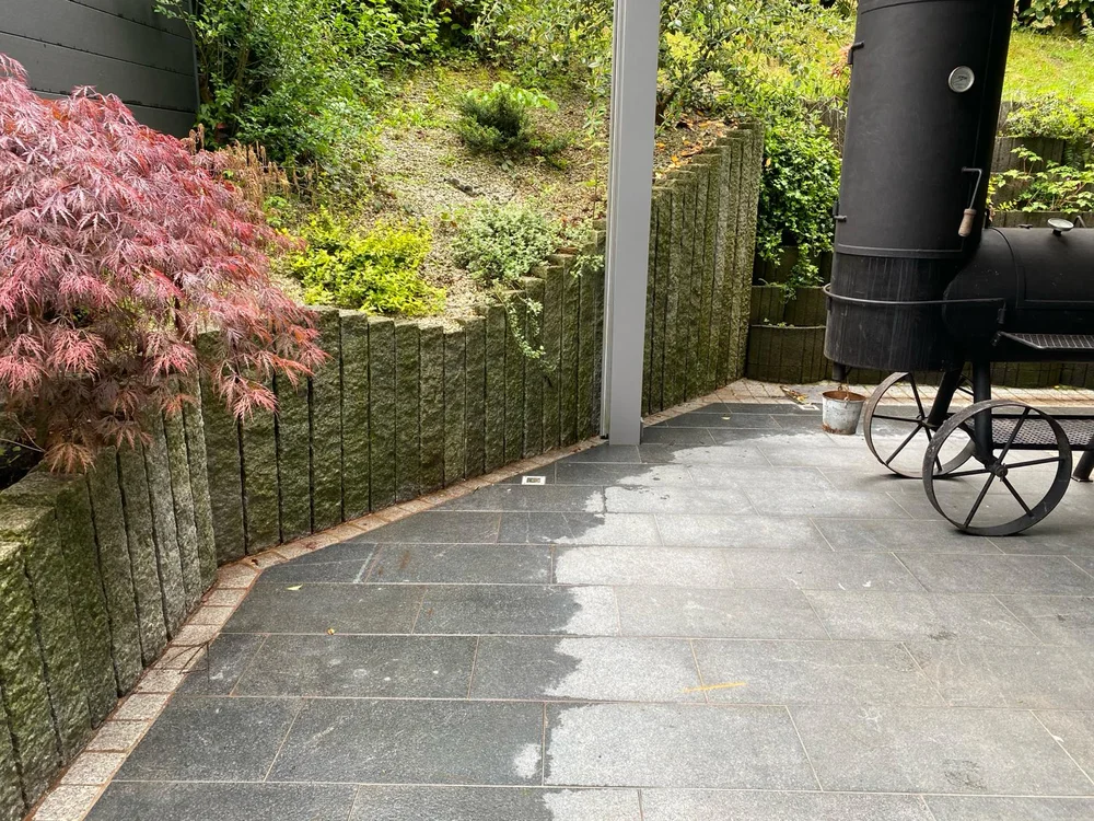 Terrassenreinigung – deutlich sichtbarer Sauberkeitsunterschied
