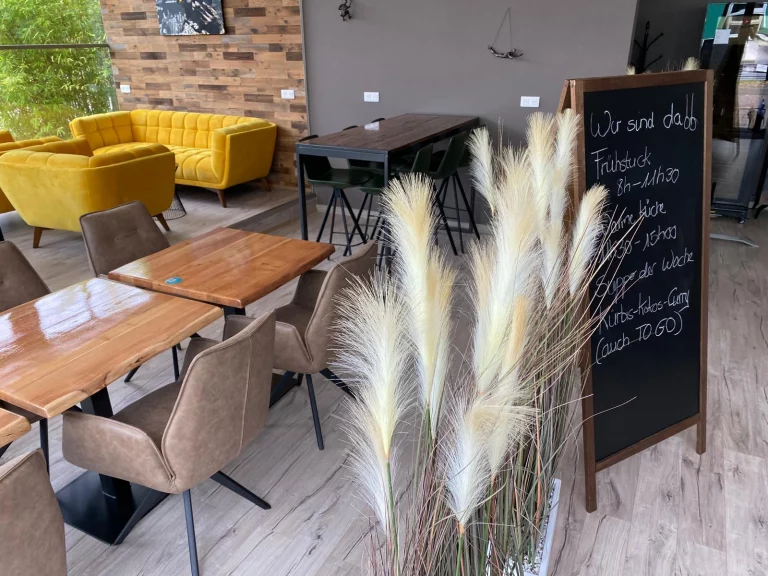 in-der-bistro - 0- 2025