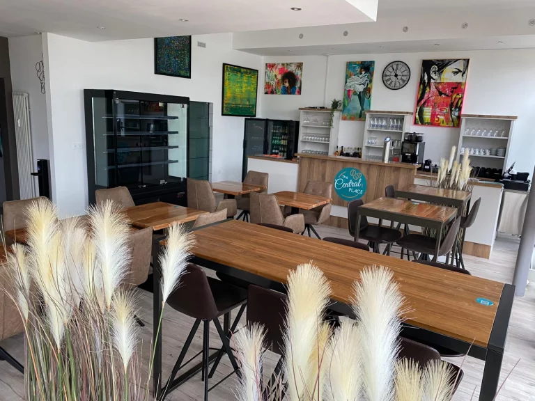 in-der-bistro - 11 - 2025
