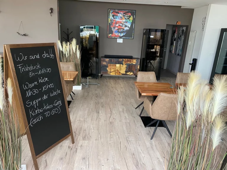 in-der-bistro - 7 - 2025
